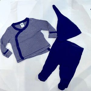 3 Month Old Navy navy and white 3 piece set